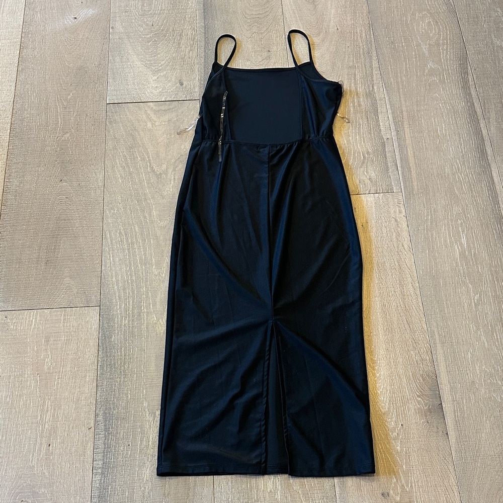 Absolutely Elegant Black Midi Dress - Picture 3 of 3